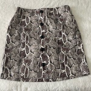 High-raised Vegan Snake Print Skirt with Pockets Size L